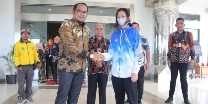 
 Kasmidi Bulang Minta Atlet Kutim Tampil Maksimal Pada Fornas VI Palembang