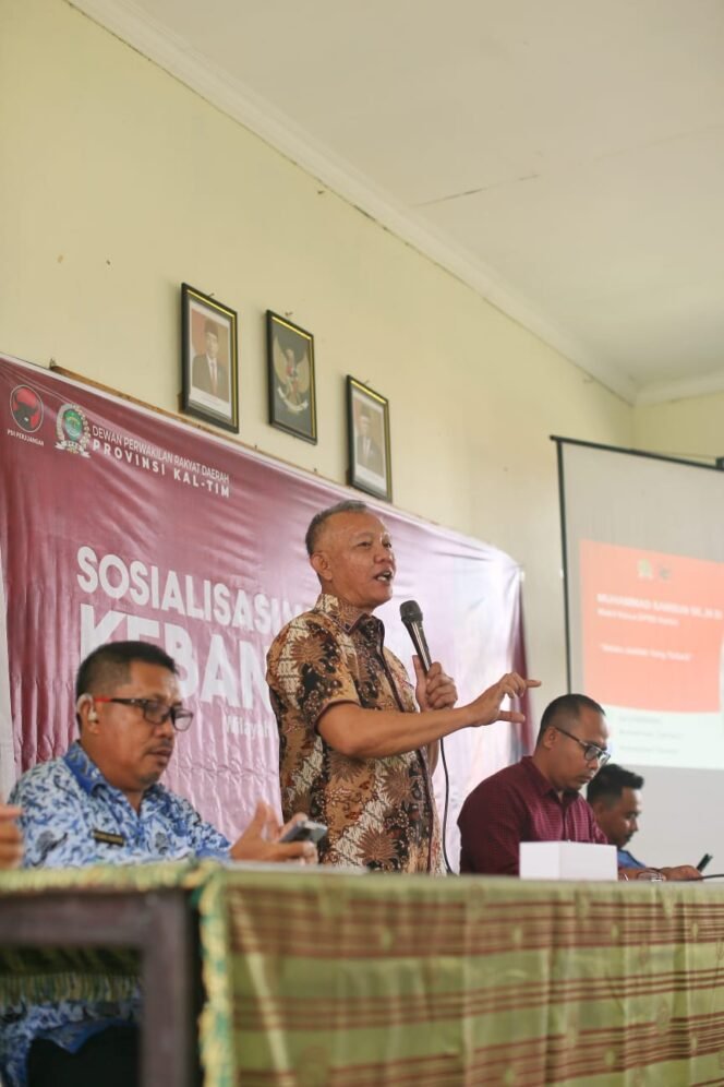 
 Wakil Ketua DPRD Kaltim Motivasi Puluhan Siswa SMA N 1 Samboja Melalui Acara Sosialisasi Wawasan Kebangsaan