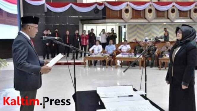 
 Rapat Paripurna, DPRD Kaltim Resmi Tetapkan Komariah Gantikan Posisi Mashari Rais, Makmur HAPK Pindah ke Komisi III