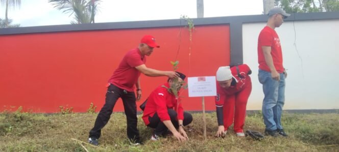 
 Rangkaian HUT Ke-50, DPD PDIP Kaltim Bersama DPC Se- Kukar Gelar Aksi Tanam Pohon Dan Berbagi Makanan Khas Daerah
