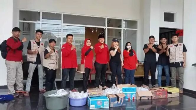 
 DPD PDI Perjuangan Kaltim Bagikan Ribuan Extra Fooding untuk Warga Samarinda Guna Meminimalisir Angka Stunting