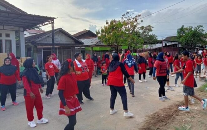 
 Senam Bersama Warga Sungai Pinang Dalam, Ananda Emira Moeis Ajak Terapkan Pola Hidup Sehat