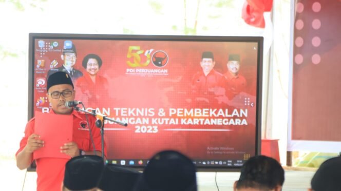 
 Momen Berkesan Rahmat Dermawan Bacakan Dedikasi Kehidupan Soekarno di Bimtek dan Pelatihan DPC PDIP Kukar