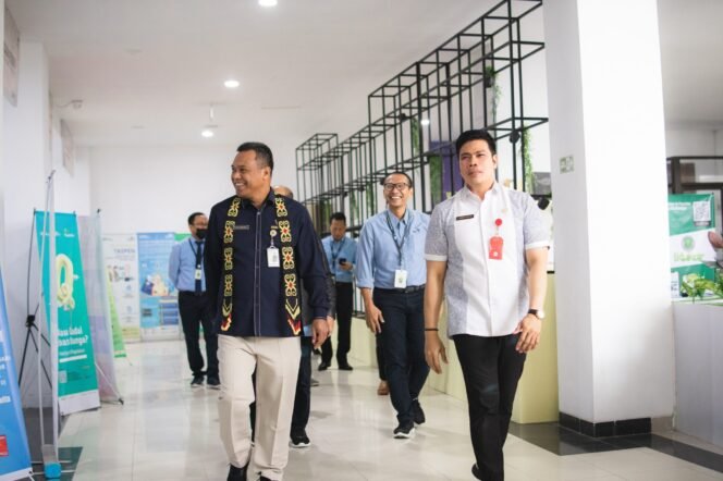
 Kepala Kanwil DJP Kaltimtara Terkesan, MPP Kutai Kartanegara Berikan Akses Pelayanan Publik Yang Nyaman