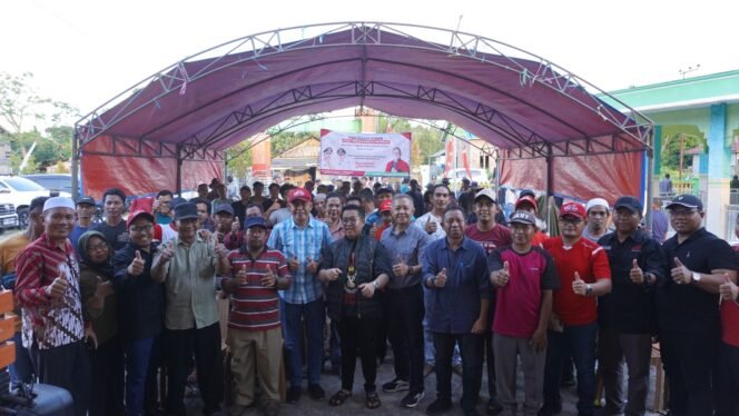 
 Wakil DPRD Kaltim Muhammad Samsun Dampingi Pemkab Kukar Salurkan 140 Ton Bibit Budidaya Rumput Laut
