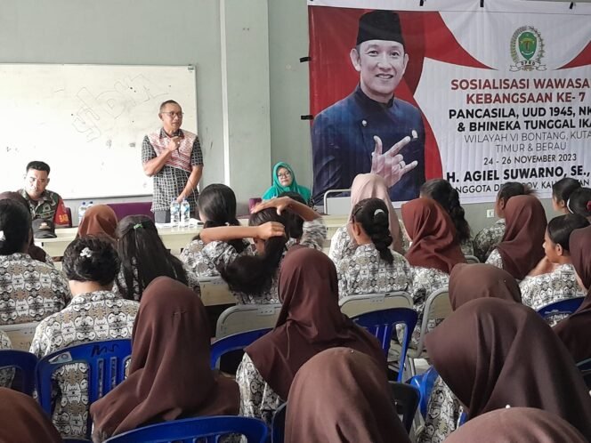 
 Anggota Komisi II DPRD Kaltim Agiel Suwarno Gelar Sosialisasi Wawasan Kebangsaan Di Desa Bukit Makmur.
